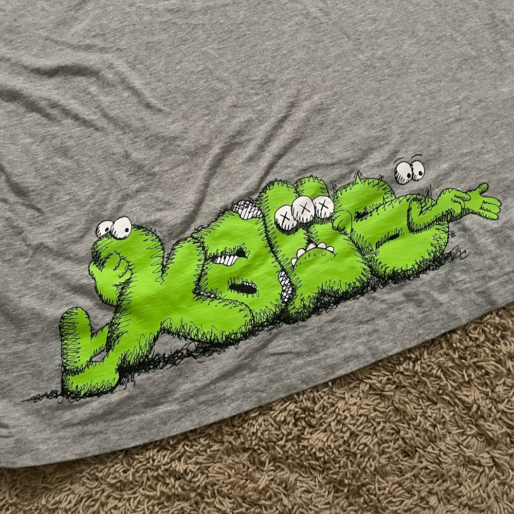 KAWS x Uniqlo UT Gray Graphic Tee Men's Size Large - Picture 3 of 4